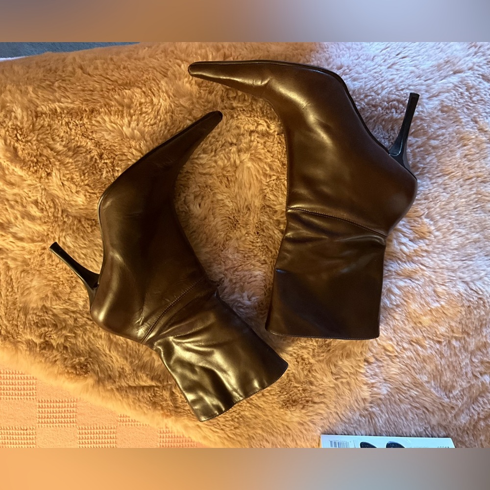 Two Lips Brown Booties